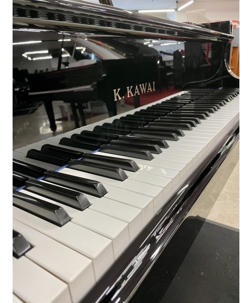 Half-tail piano KAWAI Glossy black kg3d