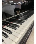 Half-tail piano YAMAHA C5 glossy black