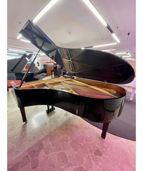 Half-tail piano YAMAHA C5 glossy black