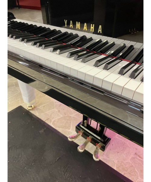 Half-tail piano YAMAHA MoD. G3 glossy black