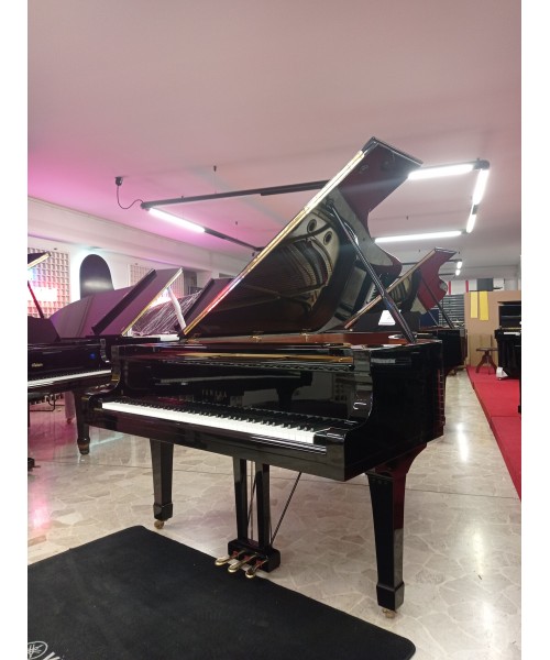 Half-tail piano YAMAHA C7 glossy black