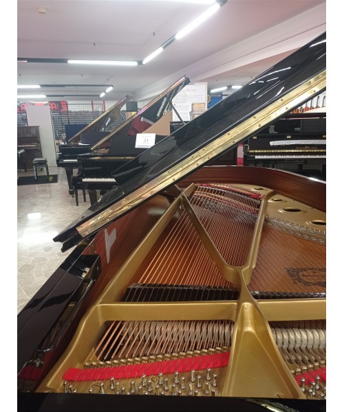 Half-tail piano YAMAHA C7 glossy black