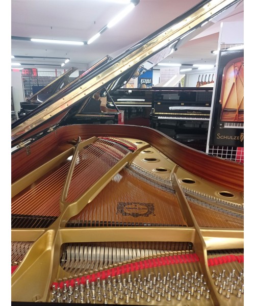 Half-tail piano YAMAHA C7 glossy black