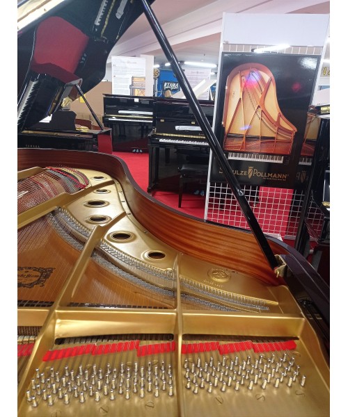 Half-tail piano YAMAHA C7 glossy black