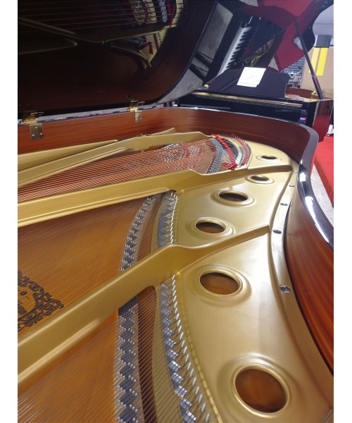 Half-tail piano YAMAHA C7 glossy black