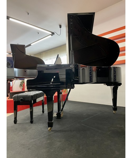 Half-tail piano STEINWAY & SONS MoD. M170 glossy black