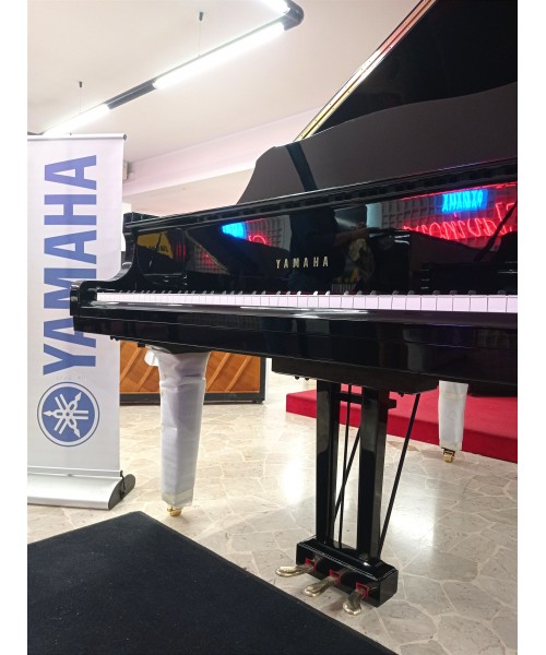 PIANOFORTE MEZZA CODA YAMAHA MOD. C3 NERO LUCIDO