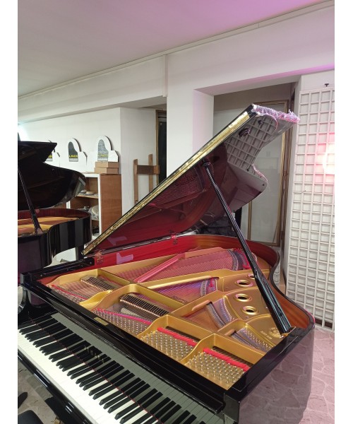 Tailed piano YAMAHA C3 BK
