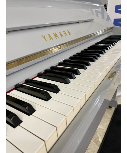 Vertical piano YAMAHA MoD. U1H glossy gray