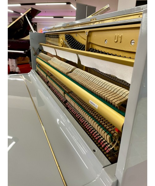 Vertical piano YAMAHA MoD. U1H glossy gray