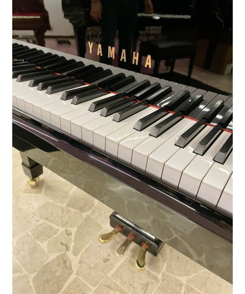 Half-tail piano YAMAHA MoD. G2 glossy black