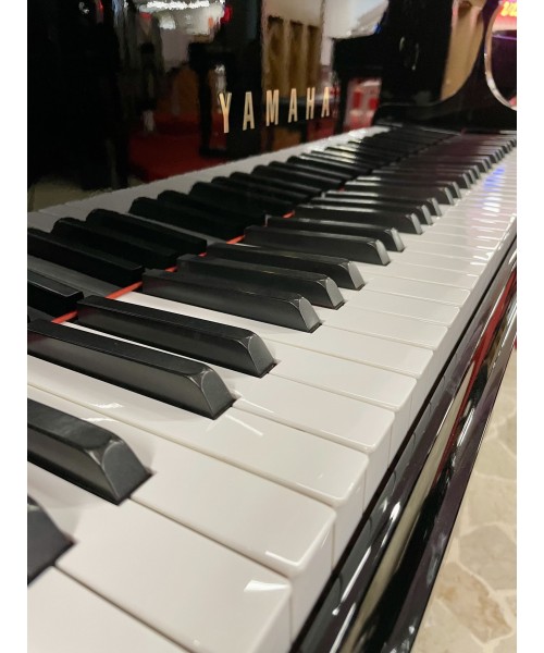 Half-tail piano YAMAHA MoD. G2 glossy black