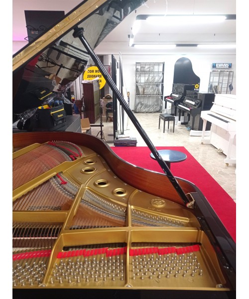 Half-tail piano YAMAHA C3 shiny black