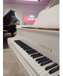 Half-tail piano YAMAHA G3 glossy white