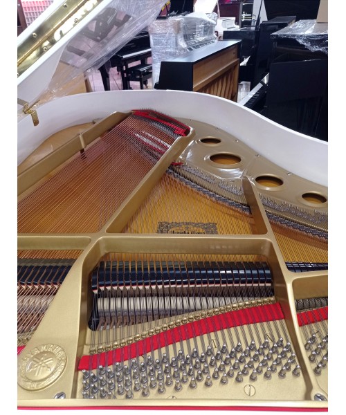 Half-tail piano YAMAHA G3 glossy white