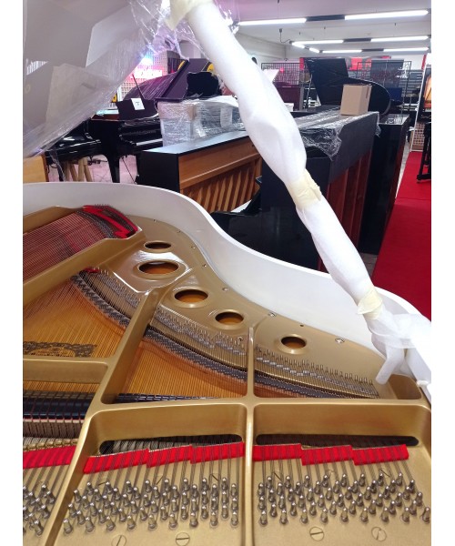 Half-tail piano YAMAHA G3 glossy white