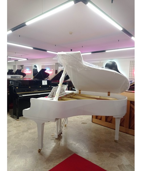 Half-tail piano YAMAHA G3 glossy white