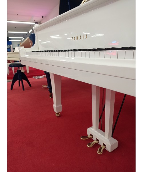 Half-tail piano YAMAHA G2 glossy white