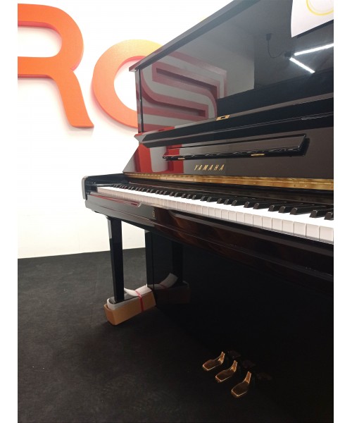 Vertical piano YAMAHA U3h glossy black