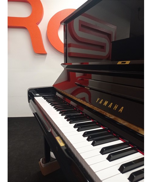 Vertical piano YAMAHA U3h glossy black