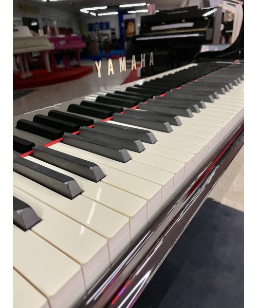 PIANOFORTE MEZZA CODA YAMAHA MOD. C7 NERO LUCIDO