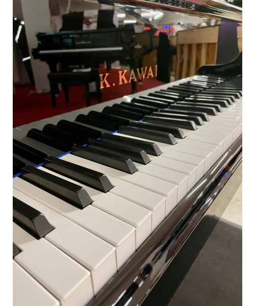 Half-tail piano KAWAI MoD. Kg-2e glossy black