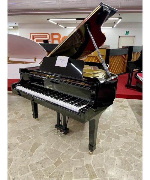 PIANOFORTE MEZZA CODA YAMAHA MOD. C3 NERO LUCIDO