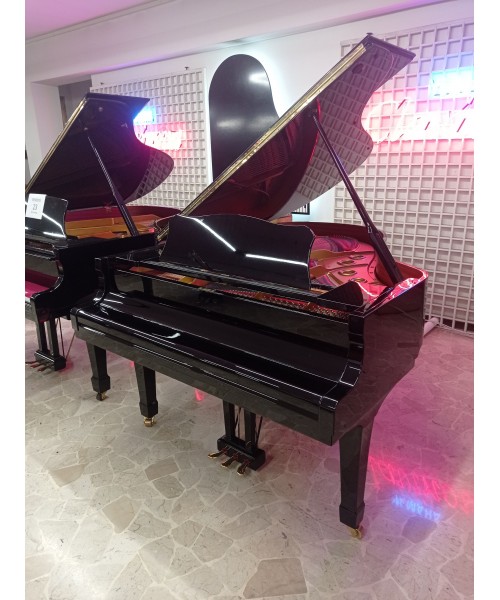 Half-tail piano YAMAHA C3 shiny black
