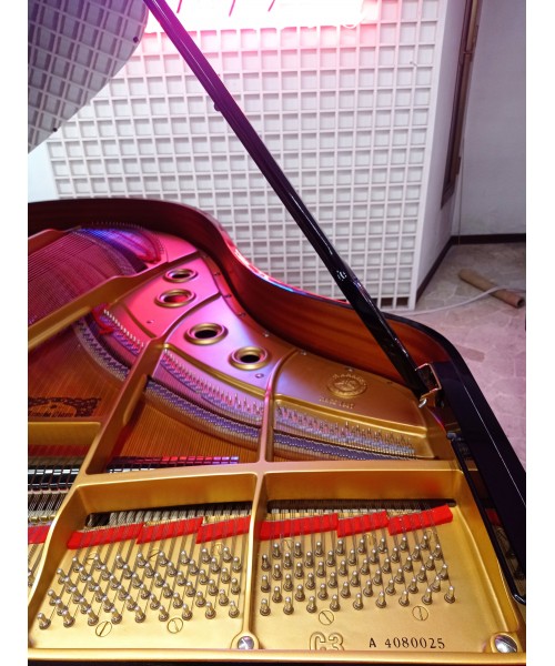 Half-tail piano YAMAHA C3 shiny black