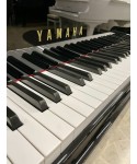 Half-tail piano YAMAHA MoD. G5E glossy black