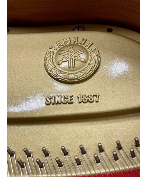 Half-tail piano YAMAHA MoD. G5a glossy black