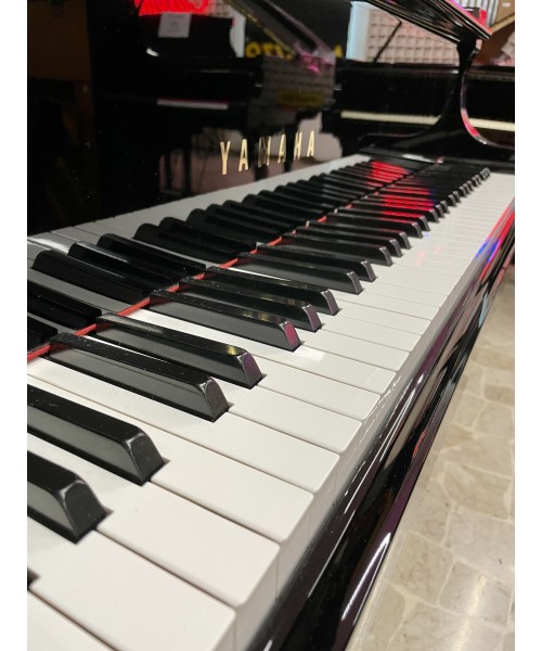 Piano pigtail YAMAHA Mod.G1e glossy black