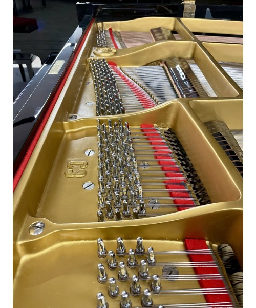 Half-tail piano YAMAHA MoD. C3 shiny black