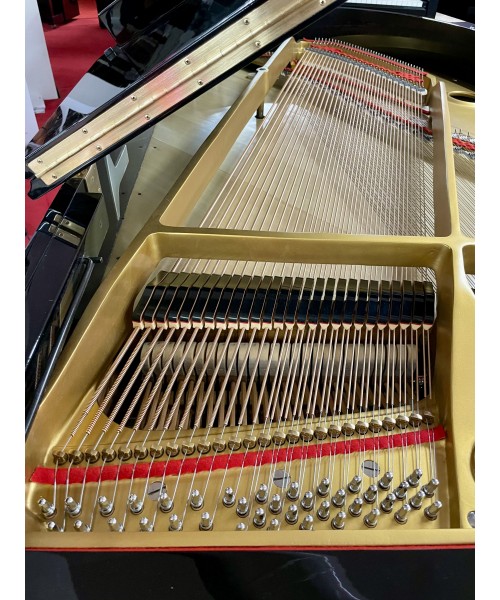 Half-tail piano YAMAHA MoD. C3 shiny black