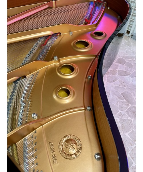 Half-tail piano YAMAHA MoD. C3 shiny black