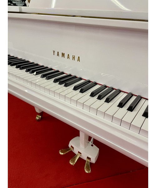 Half-tail piano YAMAHA MoD. G2 Glossy White Limited Edition