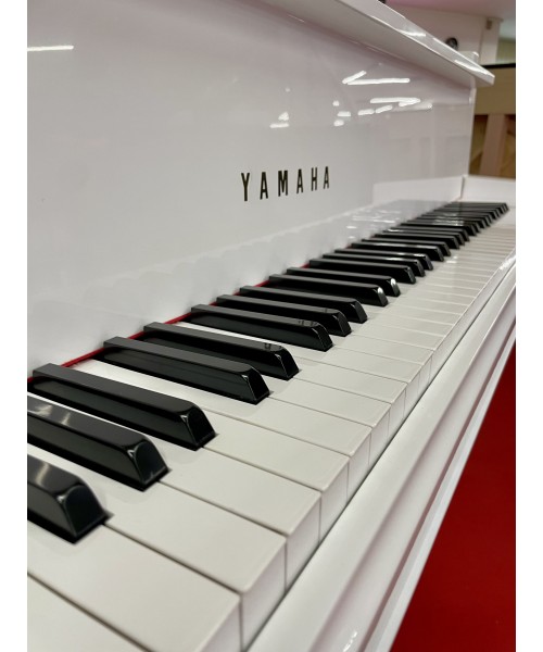 Half-tail piano YAMAHA MoD. G2 Glossy White Limited Edition