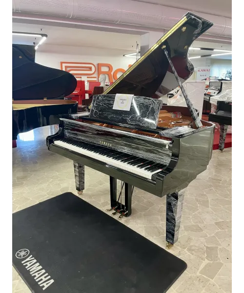 Half tail piano Yamaha mod. C3X glossy black