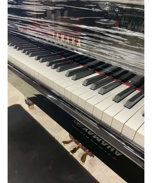 Half tail piano Yamaha mod. C3X glossy black