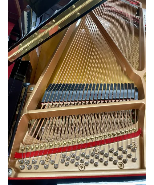 Half tail piano Yamaha mod. C3 shiny black