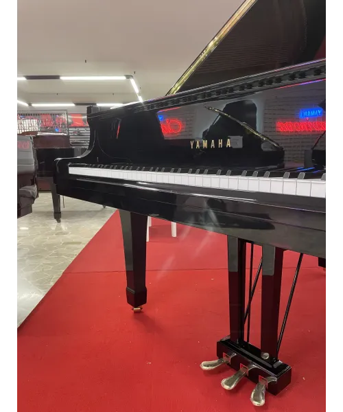 Half-tail piano YAMAHA G2 Black