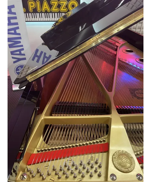 PIANOFORTE A CODA YAMAHA C7 NERO