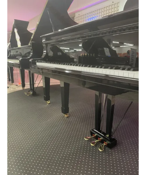 PIANOFORTE A CODA YAMAHA C7 NERO