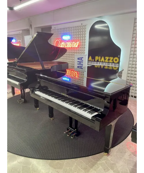 Tailed piano YAMAHA C7 Black
