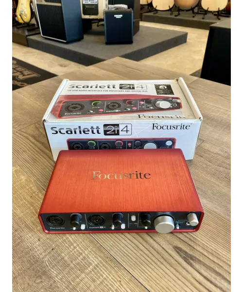 focusrite-scarlett-2i4--imballo-