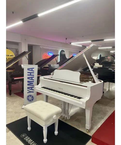 PIANOFORTE A CODA YAMAHA C7 BIANCO