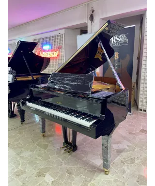 Half-tail piano PETROF