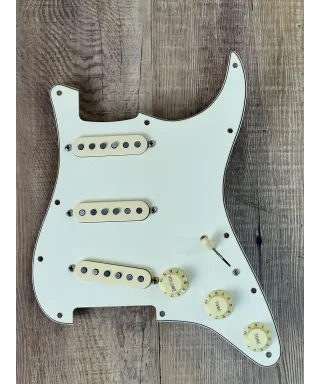 fender-assy-strat-sss-5762-wbw