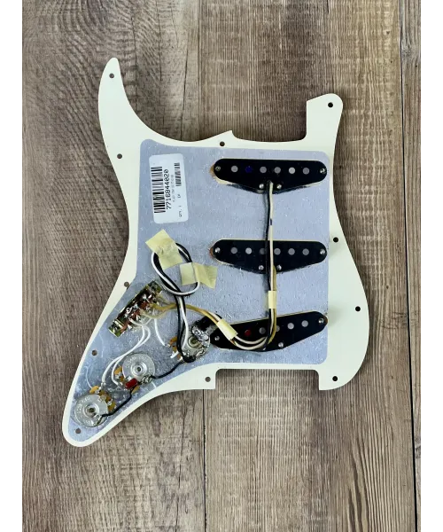 fender-assy-strat-sss-5762-wbw