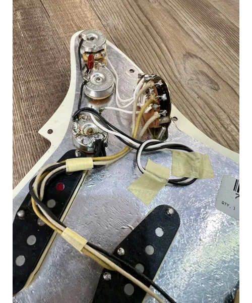 fender-assy-Strat-SDS-5762-wbw